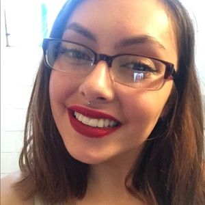 Meet your Posher, Valia